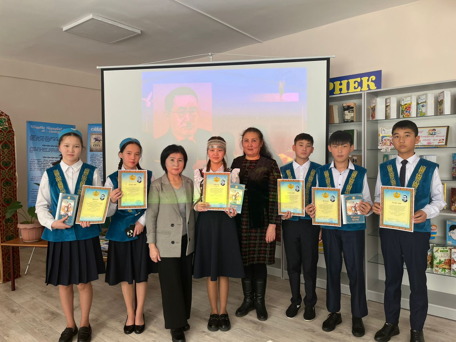 Талғар қалалық балалар кітапханасында өткен аудандық Ілияс Жансүгіровтың 130жылдығына арналған "Білімдіден шыққан сөз" атты Ілияс оқулары байқауында біздің оқушыларымыз жүлделі I,II,III-орындарды иеленіп дипломдармен марапатталды